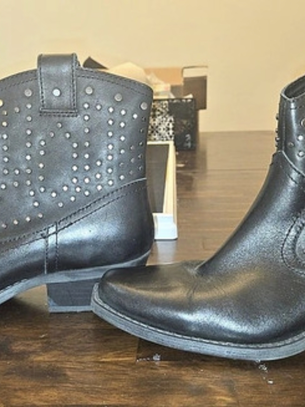 Dingo Women's Dusty Studded Booties Size 9M
